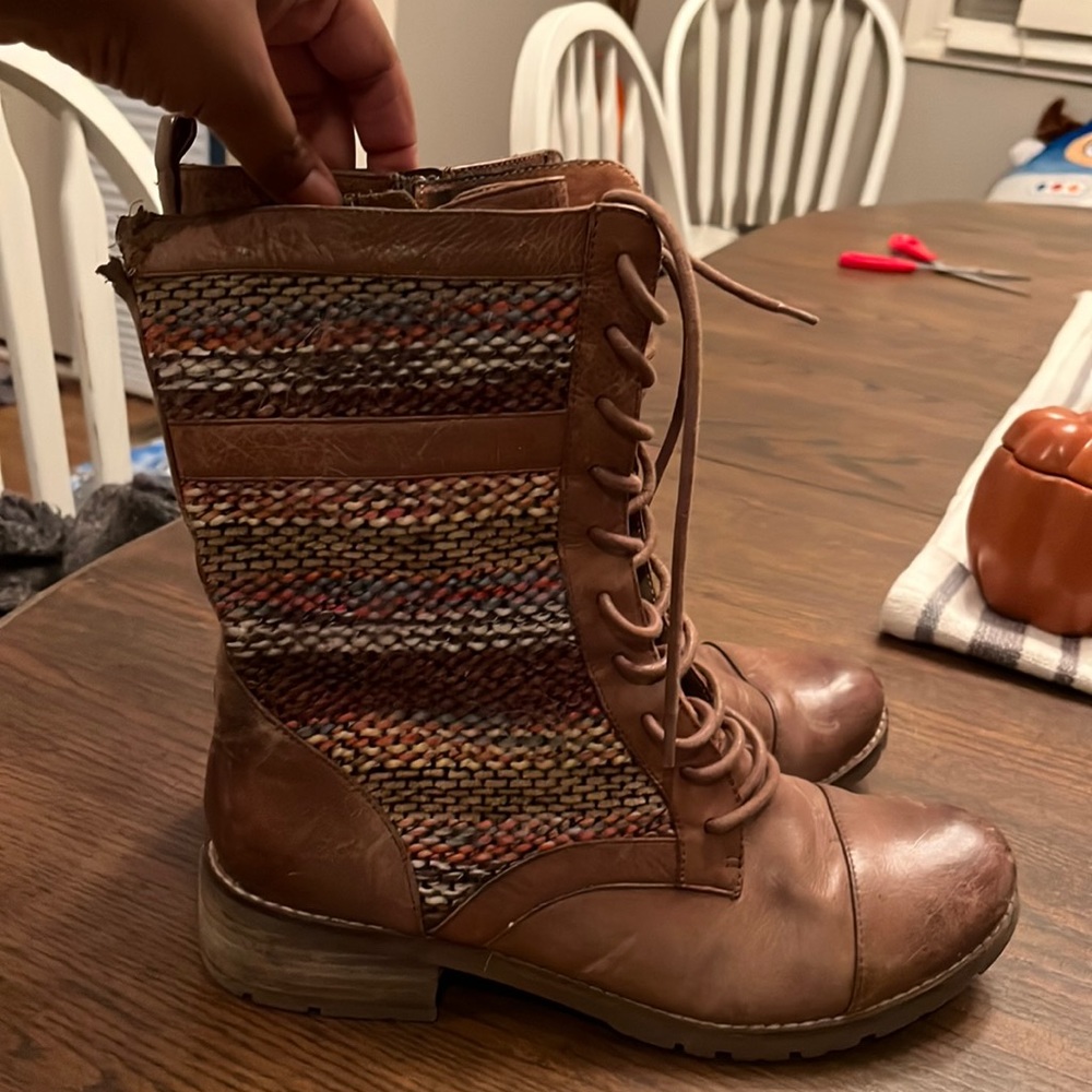 Sofft Avery Flat Leather Sweater Combat Boots. Women’s size 10